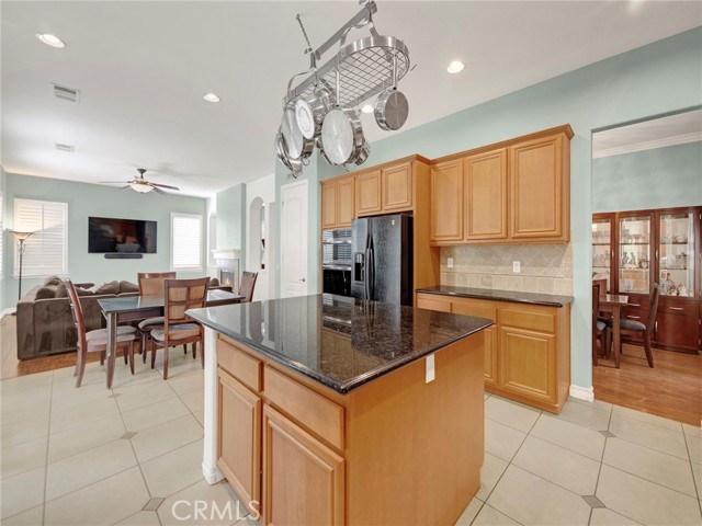 Detail Gallery Image 12 of 43 For 28346 Linda Vista, Canyon Country,  CA 91387 - 6 Beds | 3 Baths