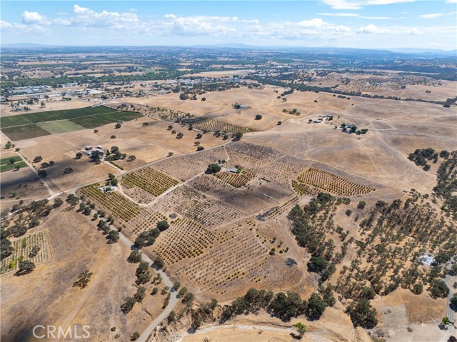 27 Wellsona Road, Paso Robles CA: https://media.crmls.org/medias/8cee8532-1c01-4281-85a1-1b4b3f035057.jpg