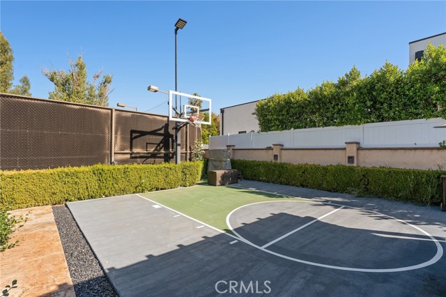 Detail Gallery Image 22 of 31 For 22639 Calvert St #F,  Woodland Hills,  CA 91367 - 1 Beds | 1 Baths