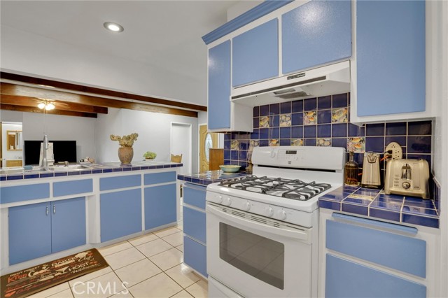 Detail Gallery Image 16 of 40 For 13703 Bluegrove Ave, Bellflower,  CA 90706 - 4 Beds | 2 Baths