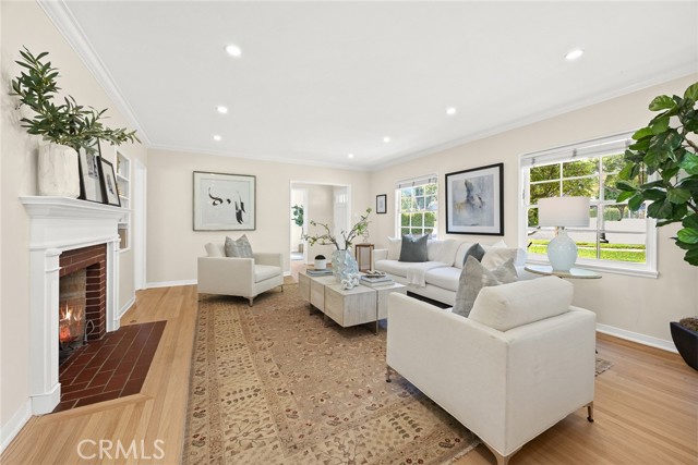 852 E Howard Street, Pasadena CA: https://media.crmls.org/medias/8cef69b3-a198-4f38-b864-01199af8fb87.jpg