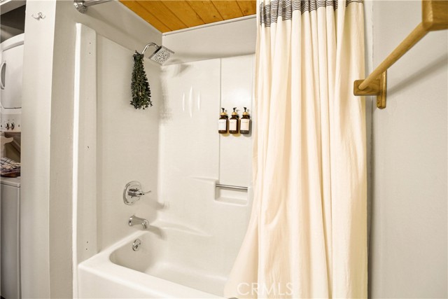 Detail Gallery Image 15 of 30 For 33020 Arrowbear Dr, Running Springs,  CA 92382 - 3 Beds | 2/1 Baths