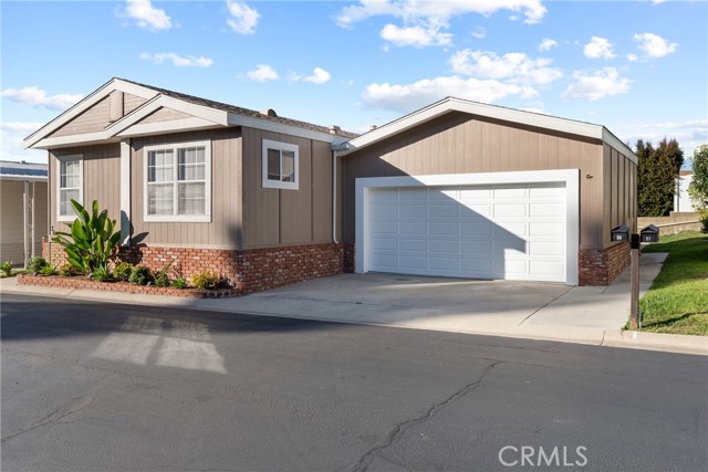 Detail Gallery Image 2 of 20 For 23301 Ridge Route Dr #26,  Laguna Hills,  CA 92653 - 3 Beds | 2 Baths