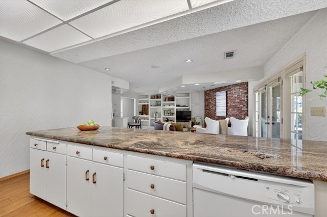 Detail Gallery Image 24 of 74 For 5867 E Club View, Fresno,  CA 93727 - 4 Beds | 2/1 Baths