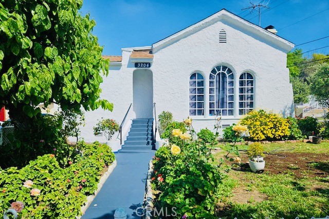 3204 Pueblo Avenue