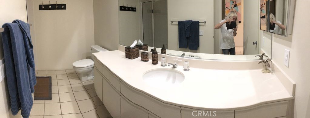 https://media.crmls.org/medias/8cf22a7a-6a66-4ba0-85c9-fc141b14810c.jpg?preset=X-Large