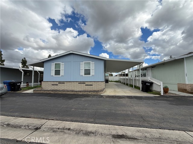 Front Image Thumbnail for CROC25242065