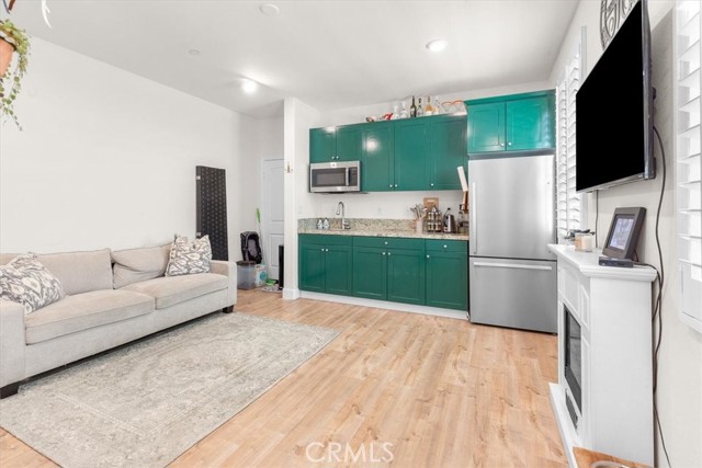 Detail Gallery Image 12 of 26 For 5327 La Bodega, Fontana,  CA 92336 - 5 Beds | 3/1 Baths