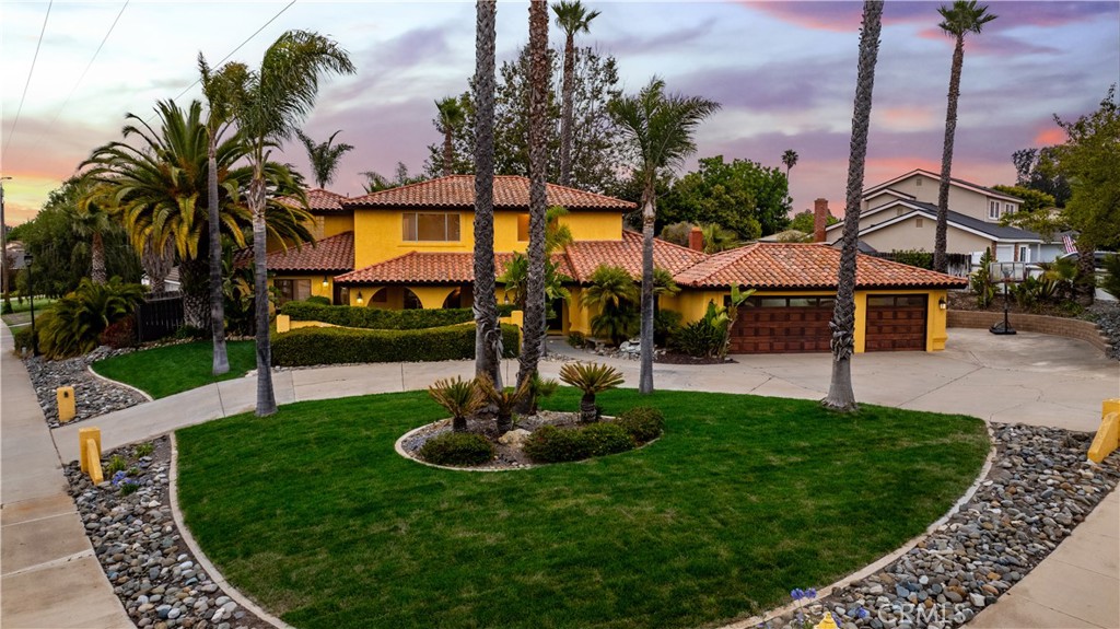 815 Foxenwood Drive