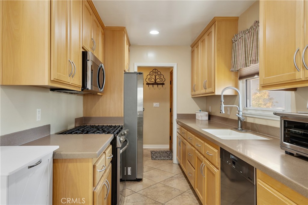 MLS #CV25201186 image #11