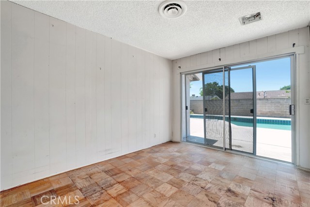 Detail Gallery Image 9 of 28 For 22942 Elkwood St, West Hills,  CA 91304 - 4 Beds | 2 Baths