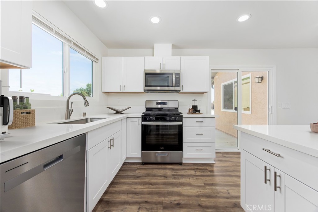 1361 Temple Heights Drive - photo 12