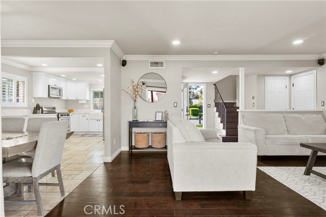 Detail Gallery Image 11 of 28 For 2095 Morley St, Simi Valley,  CA 93065 - 4 Beds | 2/1 Baths