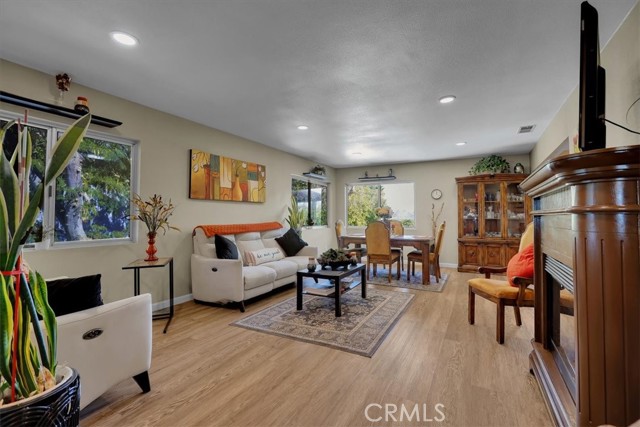 33230 Hollister, Lake Elsinore CA: https://media.crmls.org/medias/8cf58fd0-1ab2-4ffa-9f19-855e97a43d78.jpg