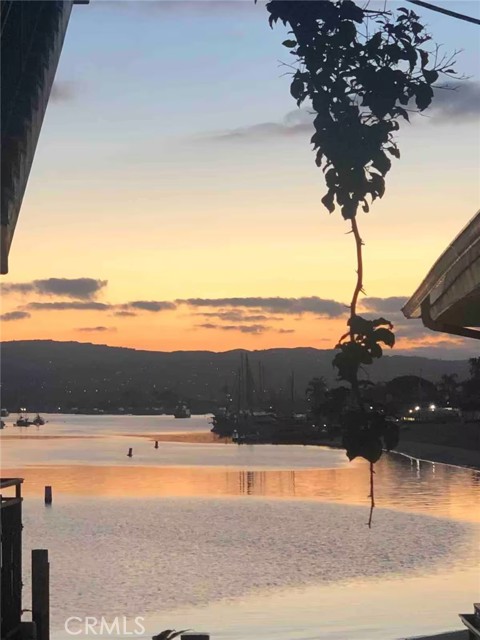 Detail Gallery Image 16 of 41 For 222 20th, Newport Beach,  CA 92663 - 3 Beds | 2 Baths