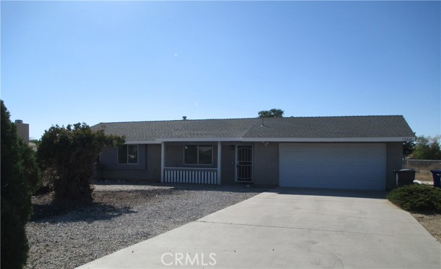 Detail Gallery Image 1 of 10 For 12828 Algonquin Rd, Apple Valley,  CA 92308 - 3 Beds | 2 Baths