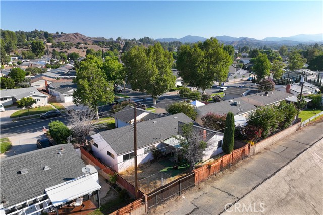 22038 Alamogordo Road, Saugus CA: https://media.crmls.org/medias/8cf81a4d-34c2-4ee3-9fb1-3136bca6ca5c.jpg