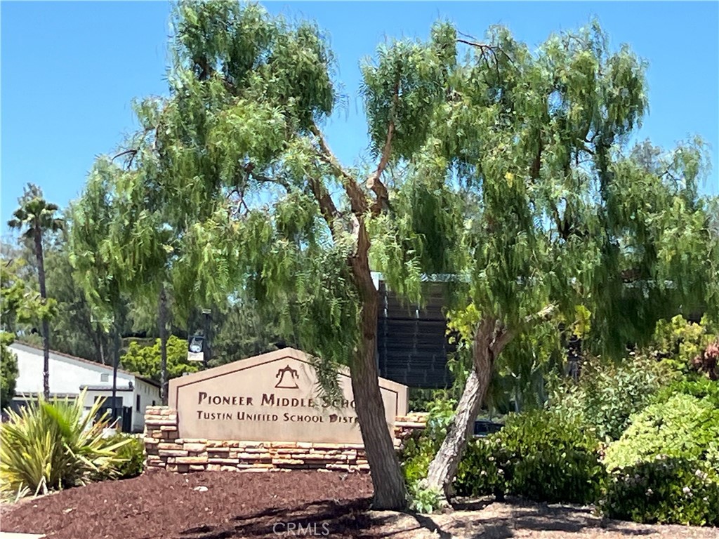 https://media.crmls.org/medias/8cf848b5-6b6f-456b-bbc8-cfcab71d9046.jpg?preset=X-Large