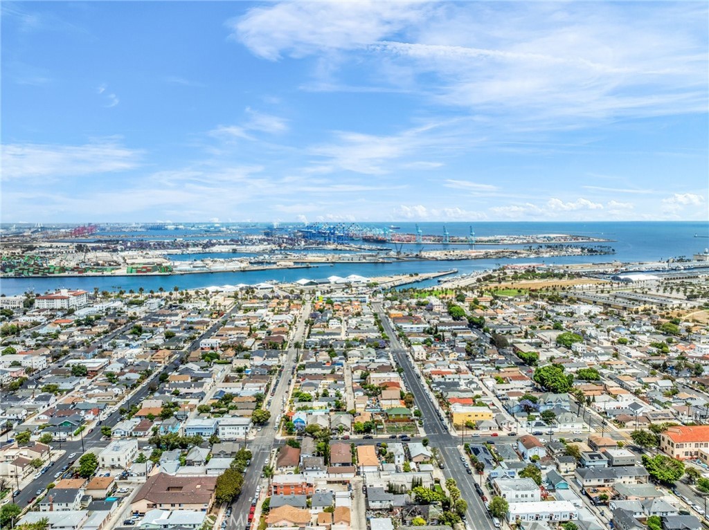 https://media.crmls.org/medias/8cf84be3-1eb3-4643-8b61-e58896c02631.jpg?preset=X-Large
