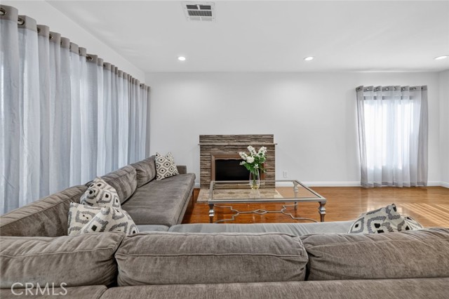 11407 Delano photo 10