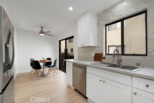 Detail Gallery Image 25 of 53 For 4218 Troost #20,  Studio City,  CA 91604 - 3 Beds | 2/1 Baths