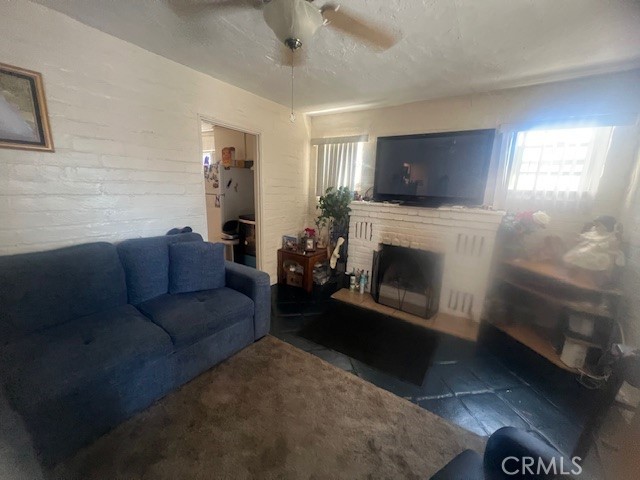 923 B Street, Ramona CA: https://media.crmls.org/medias/8cf98e9b-53d4-46e8-8e55-ba86d8221c82.jpg