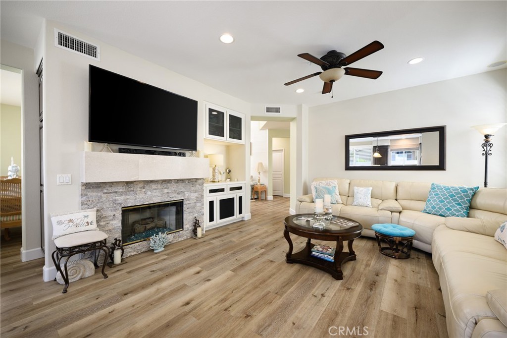 MLS #OC25145732 img 17