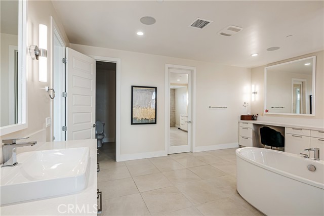 20532 W Birmingham Way, Porter Ranch CA: https://media.crmls.org/medias/8cfadf00-a5c9-4e54-8090-6bc784e5241e.jpg