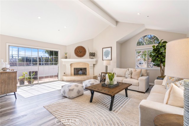 Detail Gallery Image 2 of 30 For 2602 Grant Ave a,  Redondo Beach,  CA 90278 - 3 Beds | 3 Baths