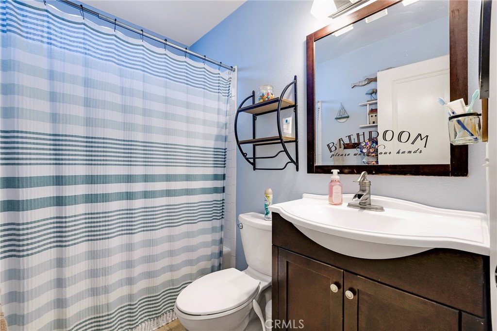 Guest bathroom.