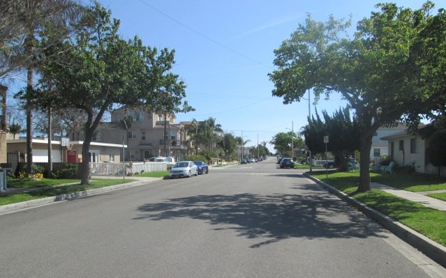 Detail Gallery Image 4 of 9 For 1216 California St, Huntington Beach,  CA 92648 - 3 Beds | 3/1 Baths