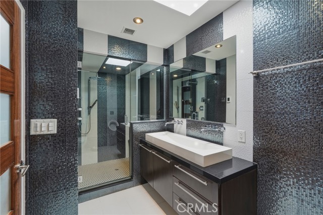 Detail Gallery Image 24 of 48 For 13231 Fiji Way #H,  Marina Del Rey,  CA 90292 - 3 Beds | 2/1 Baths
