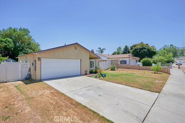 Detail Gallery Image 2 of 34 For 2019 Newton Dr, Corona,  CA 92882 - 3 Beds | 2 Baths