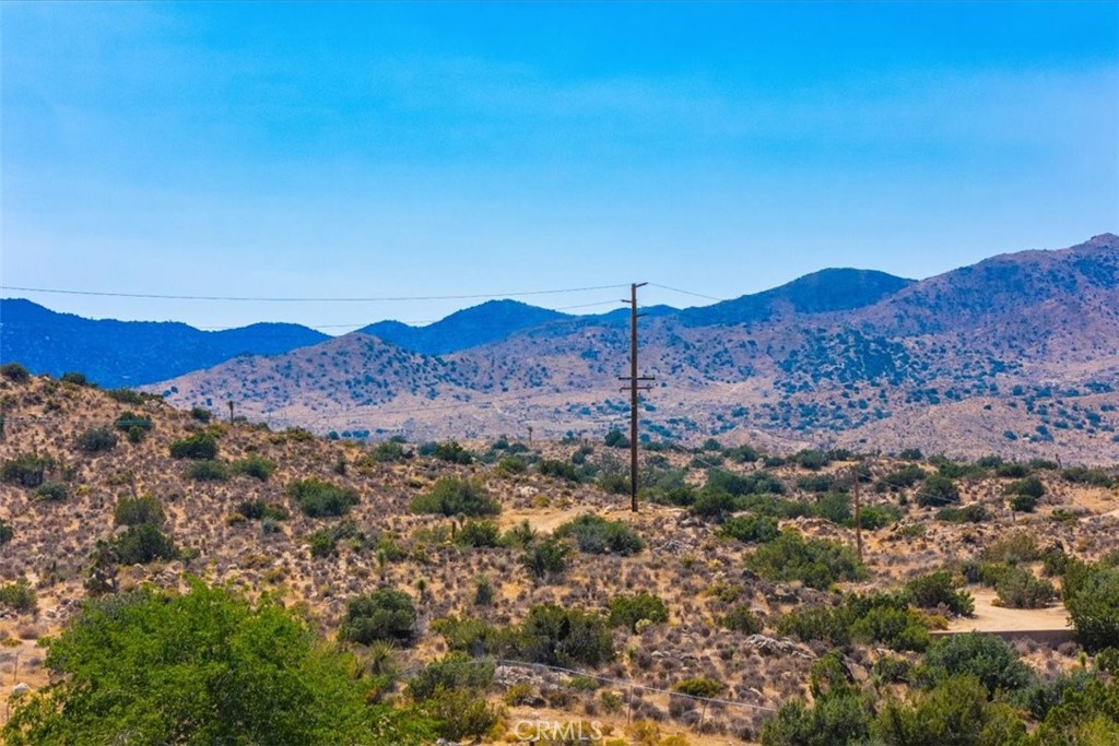 https://media.crmls.org/medias/8cfda0e2-69ad-4931-93c9-616d8f905fc4.jpg?preset=X-Large
