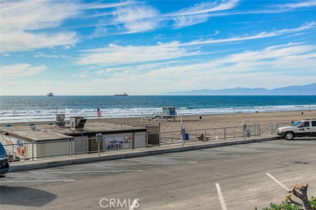 200 Moonstone Street, Manhattan Beach CA: https://media.crmls.org/medias/8cfe4448-8fc4-43e6-bf3b-1e0456771c8c.jpg
