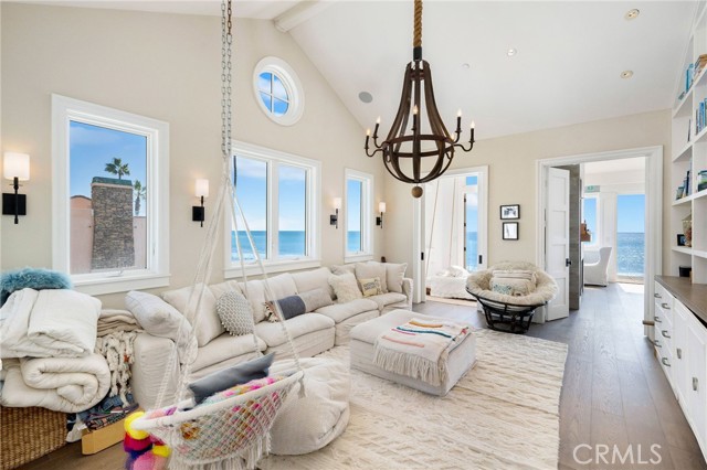 Detail Gallery Image 43 of 74 For 35167 Beach Road, Dana Point,  CA 92624 - 5 Beds | 4/1 Baths