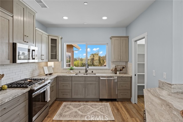 Detail Gallery Image 10 of 26 For 574 Hillcrest Dr, Paradise,  CA 95969 - 3 Beds | 2 Baths