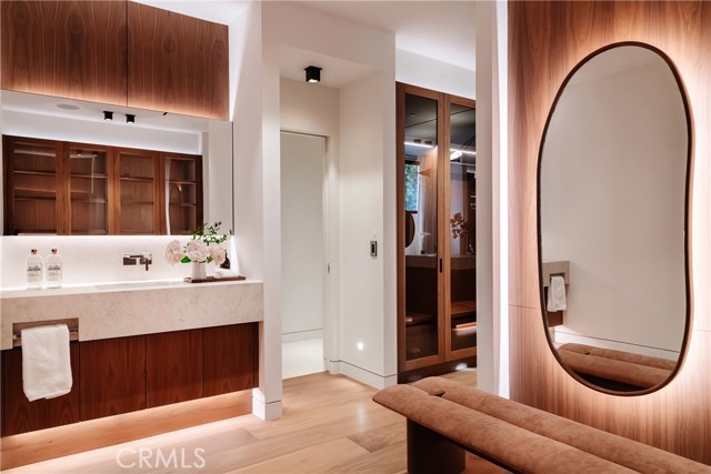101 N Poinsettia Avenue, Manhattan Beach CA: https://media.crmls.org/medias/8cff29b6-fc12-498c-900b-55ec20de118d.jpg