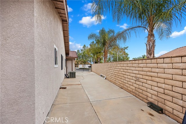 6727 Mission Grove , Riverside, CA 92506 thumbnail