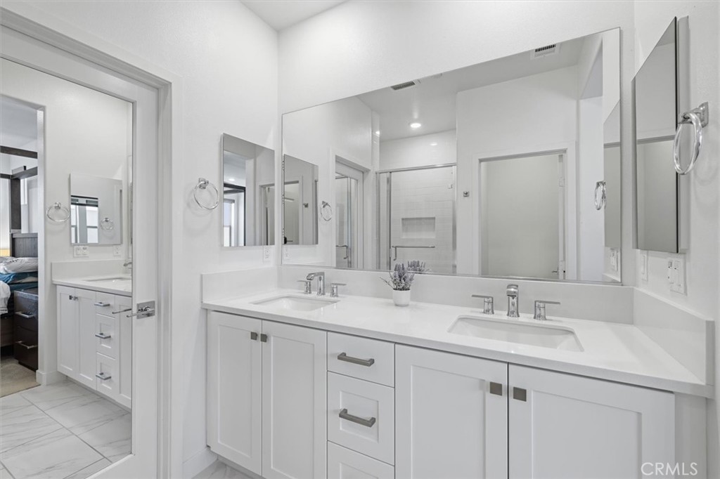 https://media.crmls.org/medias/8cffa82a-3d82-4d46-b3be-c25e7e1abb3a.jpg?preset=X-Large