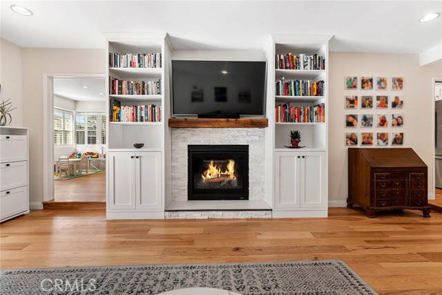 23642 Oxnard Street, Woodland Hills CA: https://media.crmls.org/medias/8d0013b8-41f8-4e05-895a-6e466fe88e14.jpg