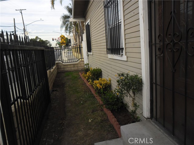 Detail Gallery Image 8 of 10 For 307 N Shelton St, Santa Ana,  CA 92703 - 2 Beds | 1 Baths