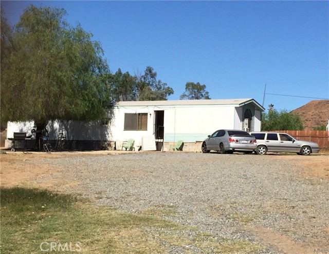 20688 Telford Ave, Perris CA: https://media.crmls.org/medias/8d01161b-775e-44c3-a916-b59894910431.jpg