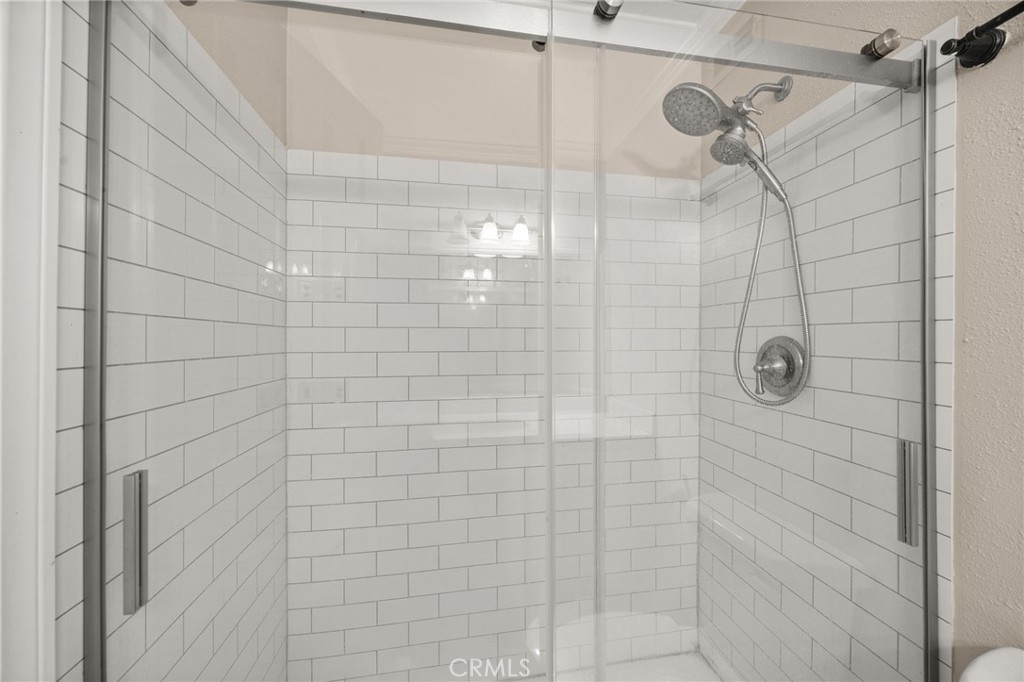 https://media.crmls.org/medias/8d01f6cc-0a48-49b0-a78f-2ecb313b54f8.jpg?preset=X-Large