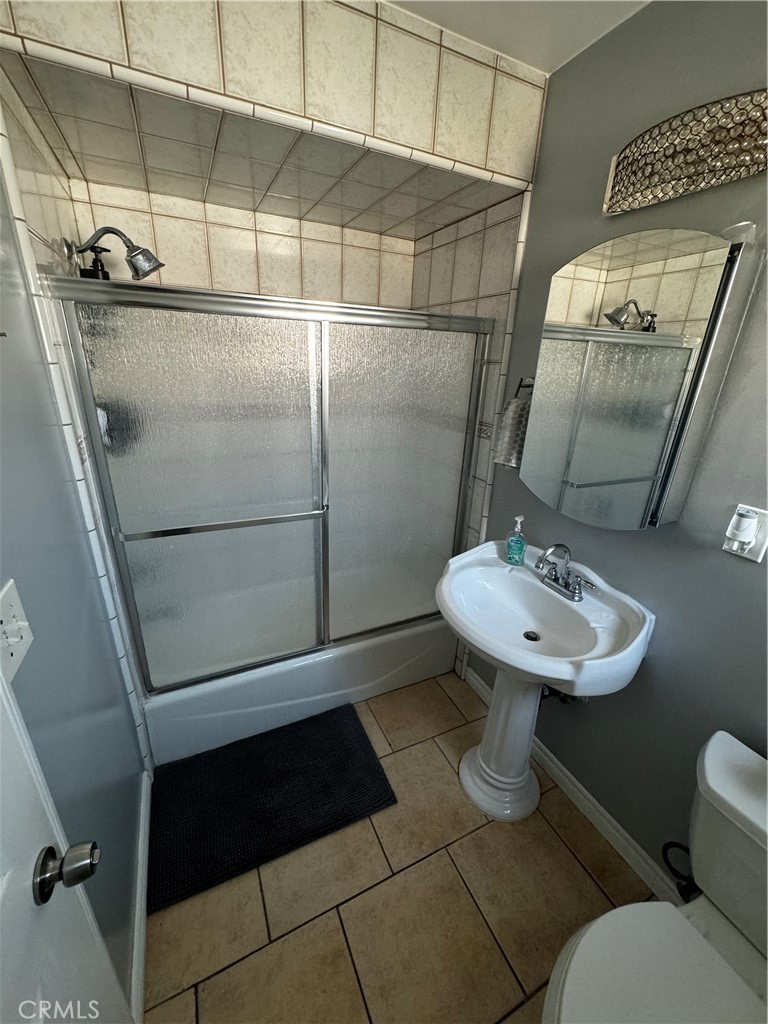https://media.crmls.org/medias/8d028abe-dab0-4e3d-a9e0-784eefcfaec2.jpg?preset=X-Large