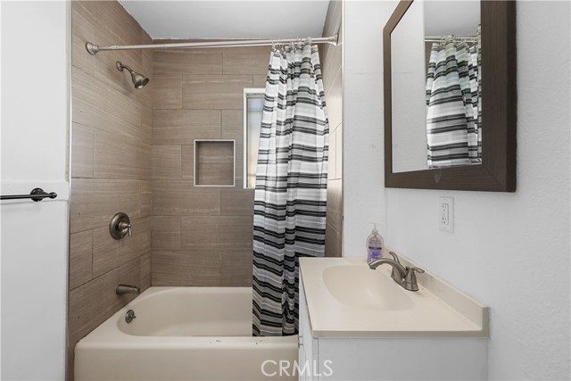 1220 W 92nd Street, Los Angeles CA: https://media.crmls.org/medias/8d02f035-478c-4daa-9eb1-7bdadff58d63.jpg