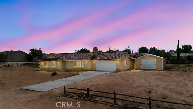 18125 Hackberry Street, Hesperia CA: https://media.crmls.org/medias/8d0341ae-090e-4c6a-b04b-5f642d068d68.jpg
