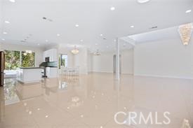 https://media.crmls.org/medias/8d034434-2a2e-4fd0-837c-699b0118675e.jpg?preset=X-Large