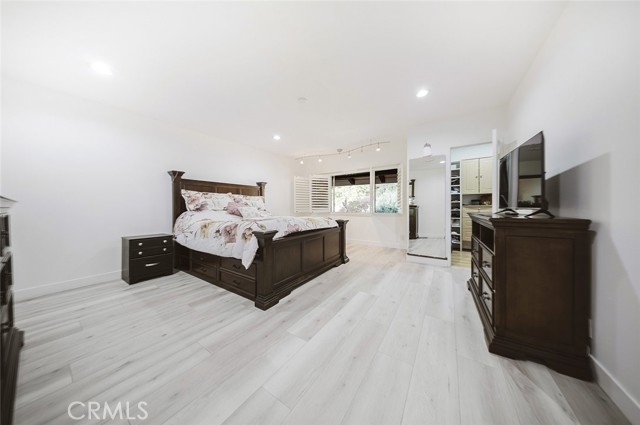 Detail Gallery Image 28 of 39 For 9775 via Roma, Burbank,  CA 91504 - 2 Beds | 3 Baths