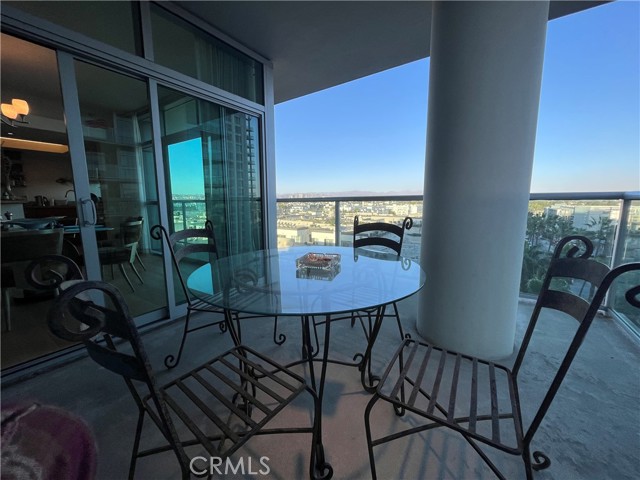 Detail Gallery Image 7 of 14 For 13700 Marina Pointe Dr #924,  Marina Del Rey,  CA 90292 - 2 Beds | 2/1 Baths